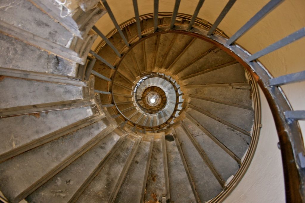 Image of a winding staircase