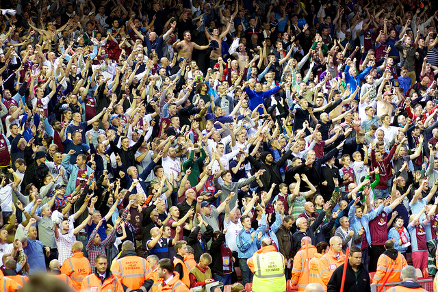 Image of a crowd at a sporting event