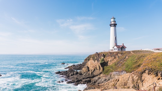 Image of a lighthose on a clear day